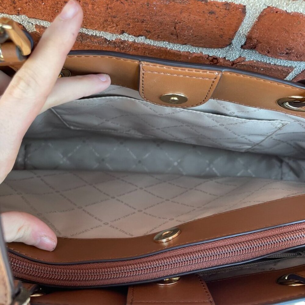 Michael Kors Commuter Tote - Picture 5 of 9